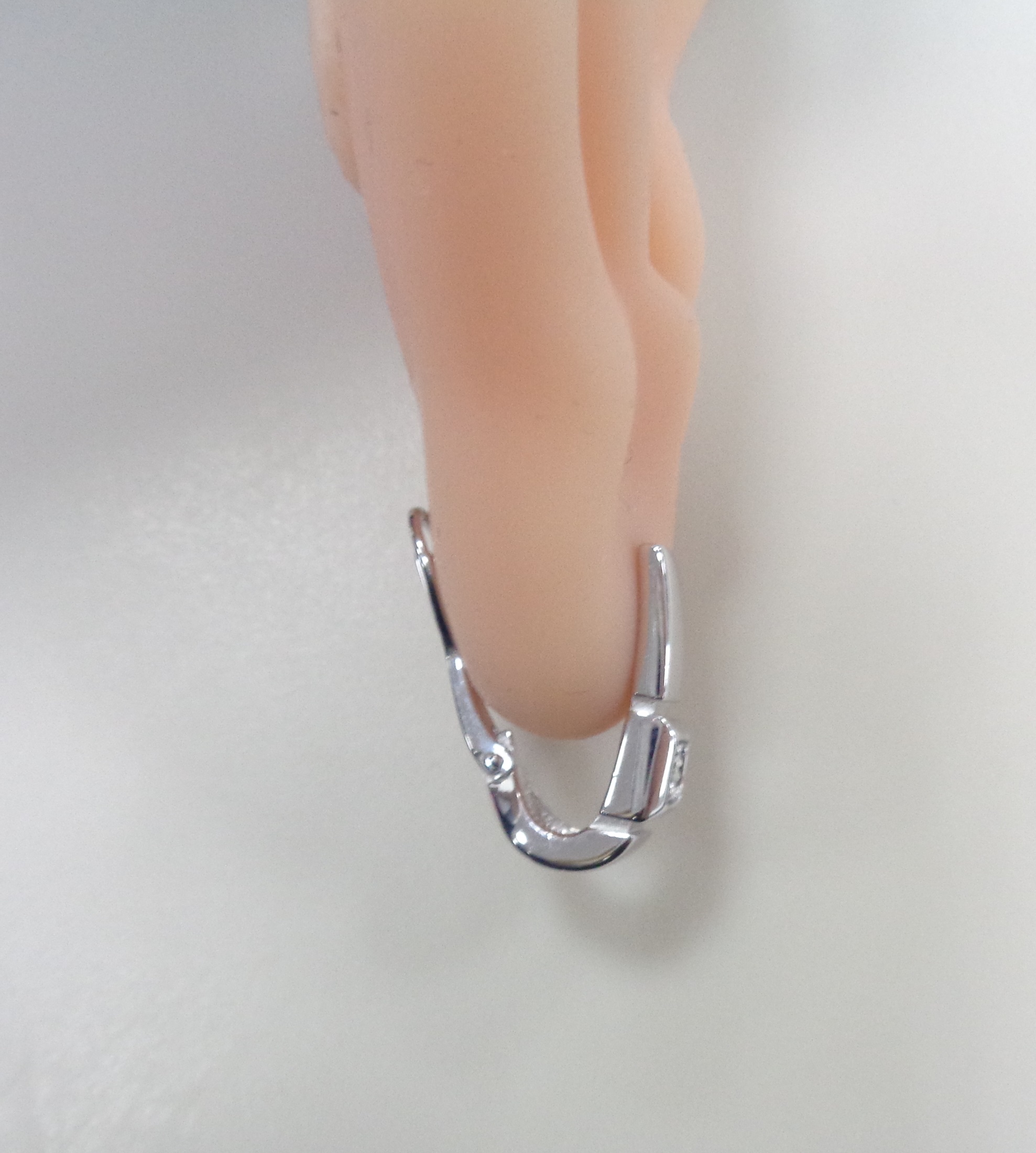 Серебряные серьги с бриллиантами